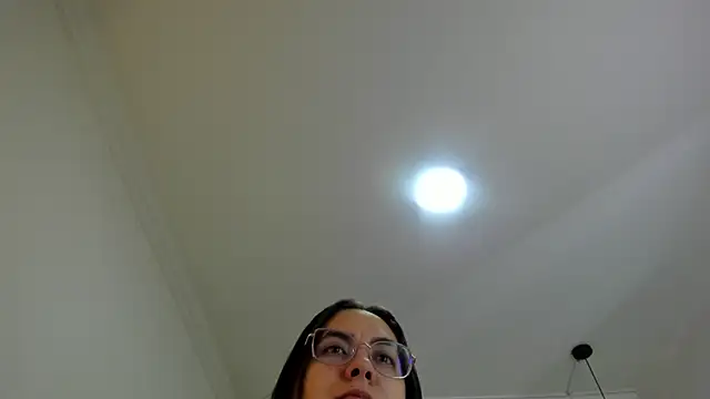 nalalye cruzz  online show from 19, 4, 2026