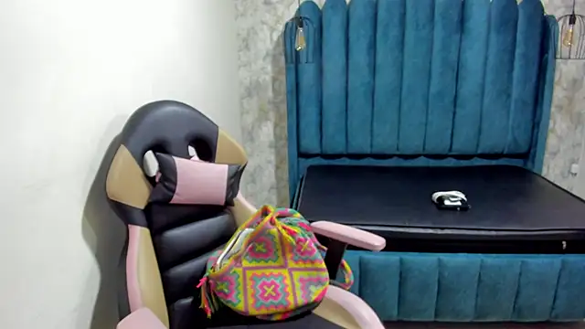 nalalye cruzz  online show from 13, 9, 2025