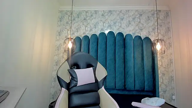 nalalye cruzz  online show from 4, 10, 2025