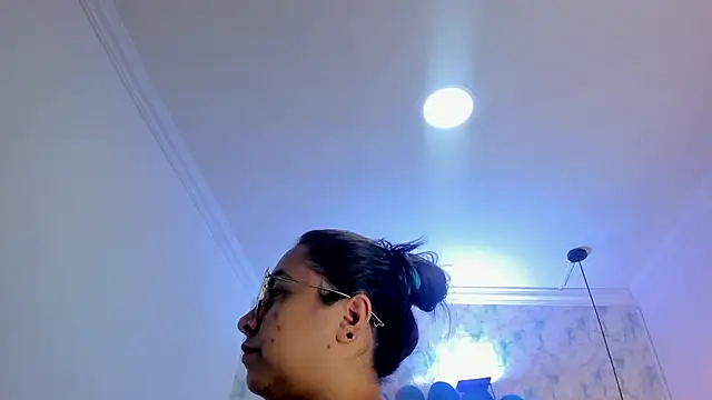 nalalye cruzz  online show from 21, 12, 2025