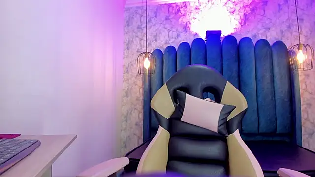 nalalye cruzz  online show from 29, 10, 2025