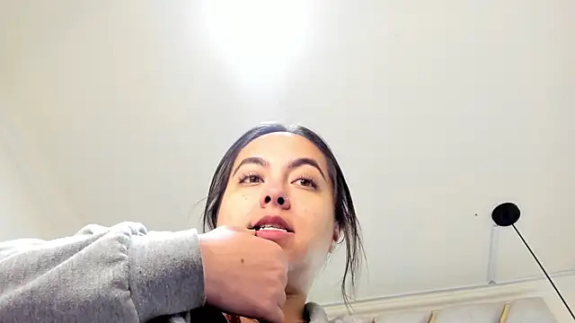 nalalye cruzz  online show from 16, 3, 2025