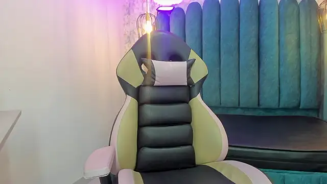 nalalye cruzz  online show from 18, 3, 2026