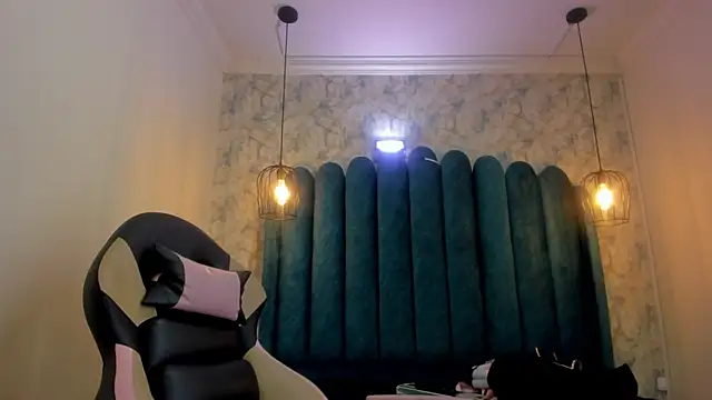 nalalye cruzz  online show from 29, 4, 2026