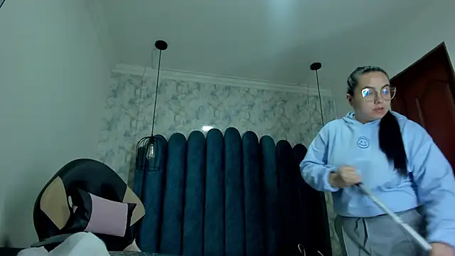 nalalye cruzz  online show from 13, 10, 2025