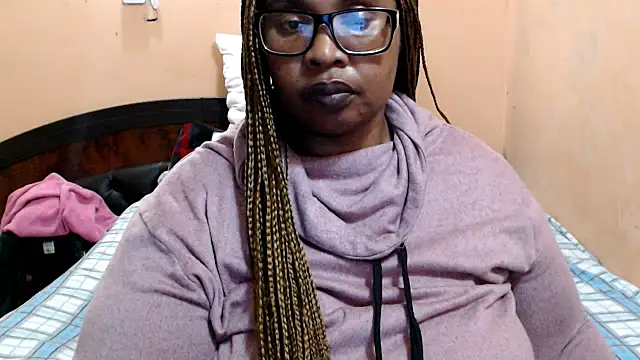 Snapshot of ZOQULUx chatting on 15, 6, 2026 ZOQULUx online show from 15, 6, 2026