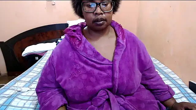 Snapshot of ZOQULUx chatting on 12, 6, 2026 ZOQULUx online show from 12, 6, 2026