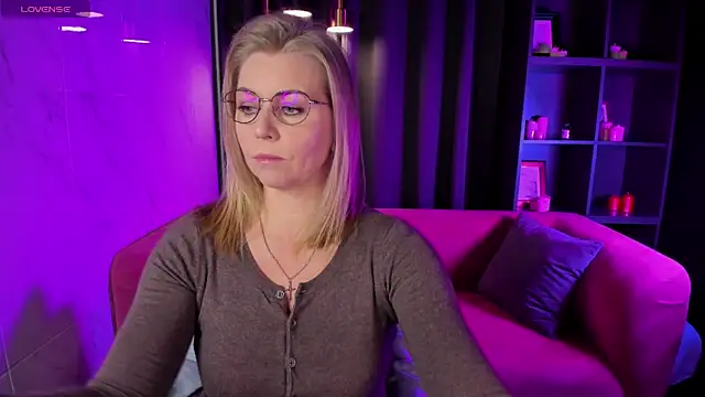 Annie Light online show from 3, 3, 2025