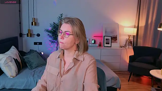 Annie Light online show from 26, 5, 2026