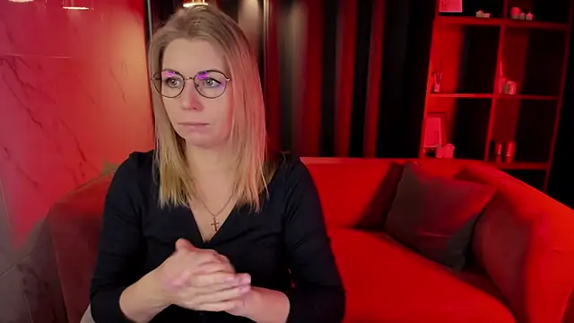 Annie Light online show from 16, 3, 2025