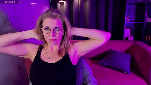 Annie Light online show from 14, 3, 2025