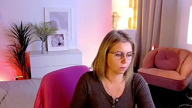 Annie Light online show from 30, 9, 2025