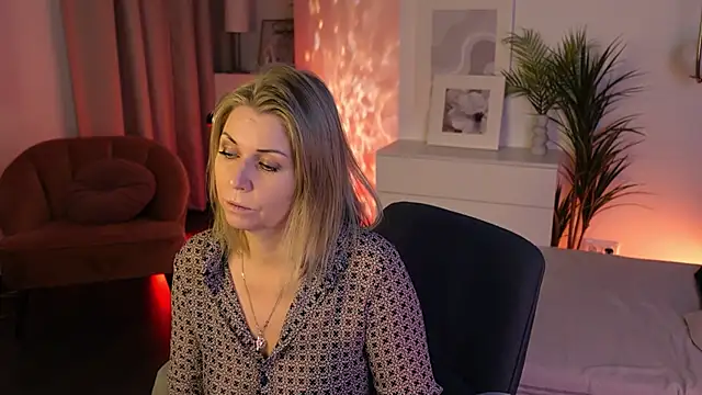 Annie Light online show from 16, 12, 2025