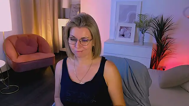 Annie Light online show from 6, 10, 2025