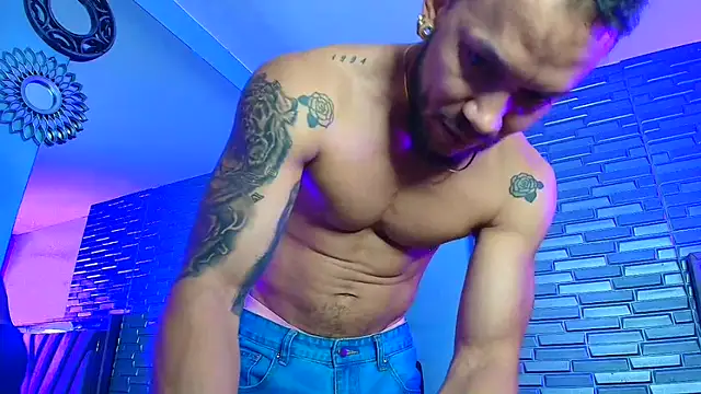 Snapshot of ARON_TAYLER01 chatting on 28, 2, 2026 ARON TAYLER01 online show from 28, 2, 2026