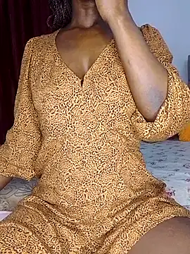 NicRaisaa online show from 10, 11, 2025