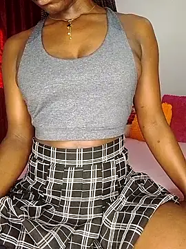 NicRaisaa online show from 15, 10, 2025