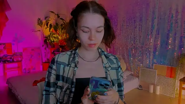 Snapshot of poli__ chatting on 4, 3, 2025 poli online show from 4, 3, 2025