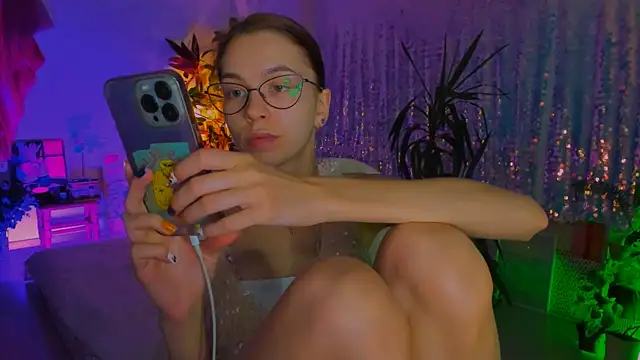 Snapshot of poli__ chatting on 28, 10, 2025 poli online show from 28, 10, 2025