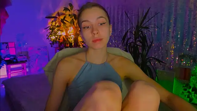 Snapshot of poli__ chatting on 4, 11, 2025 poli online show from 4, 11, 2025