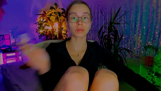 Snapshot of poli__ chatting on 7, 11, 2025 poli online show from 7, 11, 2025