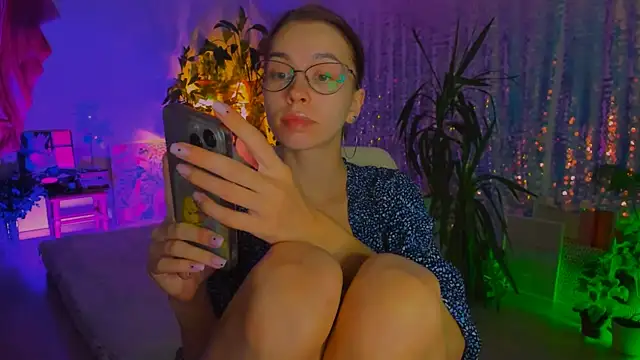 Snapshot of poli__ chatting on 4, 10, 2025 poli online show from 4, 10, 2025