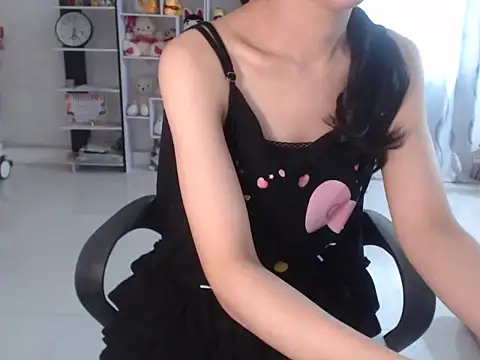 TinyGirls online show from 13, 4, 2026