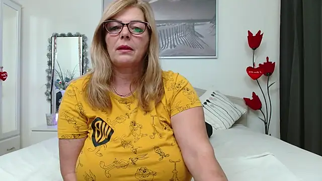 YulliaMilf online show from 8, 1, 2026