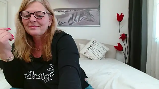 YulliaMilf online show from 15, 4, 2026