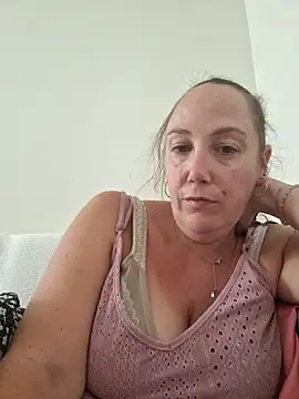 Wisie Cutie online show from 8, 9, 2025