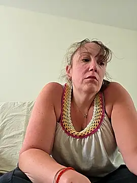 Wisie Cutie online show from 15, 4, 2026