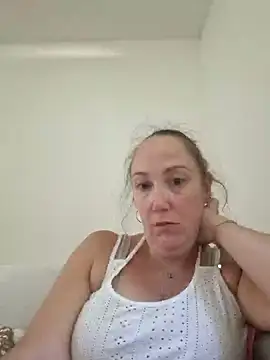 Wisie Cutie online show from 17, 9, 2025