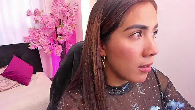 KAROLIVONNE online show from 21, 4, 2026