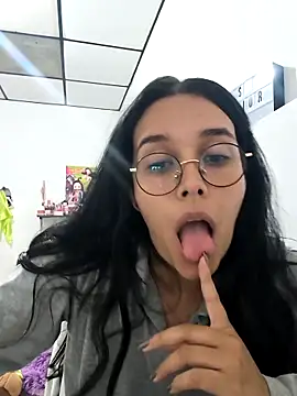 Snapshot of Annya-sweet chatting on 23, 10, 2025 Annya-sweet online show from 23, 10, 2025