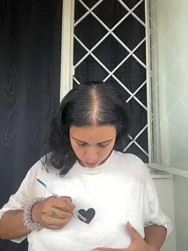 Snapshot of Annya-sweet chatting on 5, 3, 2025 Annya-sweet online show from 5, 3, 2025