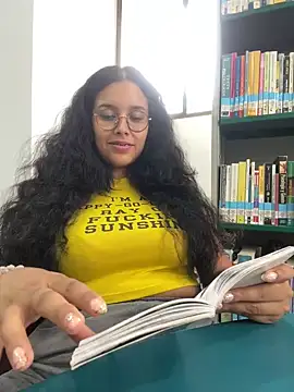 Snapshot of Annya-sweet chatting on 4, 3, 2025 Annya-sweet online show from 4, 3, 2025