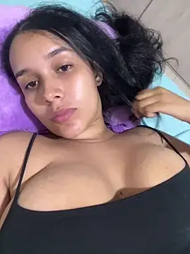 Snapshot of Annya-sweet chatting on 8, 3, 2025 Annya-sweet online show from 8, 3, 2025