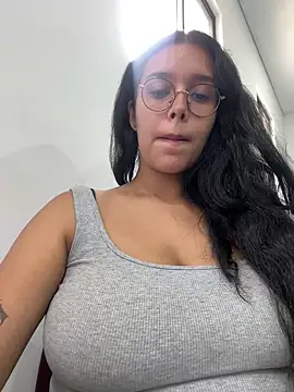 Snapshot of Annya-sweet chatting on 3, 3, 2025 Annya-sweet online show from 3, 3, 2025