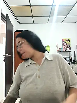 Snapshot of Annya-sweet chatting on 10, 11, 2025 Annya-sweet online show from 10, 11, 2025