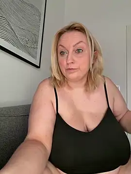 Snapshot of BBW_Nora chatting on 11, 6, 2026 BBW Nora online show from 11, 6, 2026
