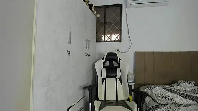 chloe ebony  online show from 6, 3, 2025