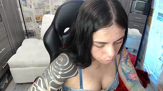 Snapshot of i_am_nina_ chatting on 25, 10, 2025 i am nina online show from 25, 10, 2025