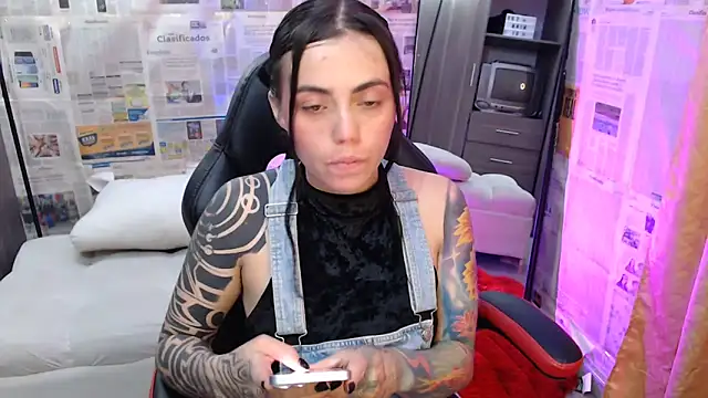 Snapshot of i_am_nina_ chatting on 13, 10, 2025 i am nina online show from 13, 10, 2025