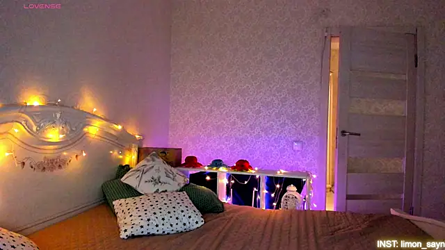 LillyMoure  online show from 8, 4, 2026