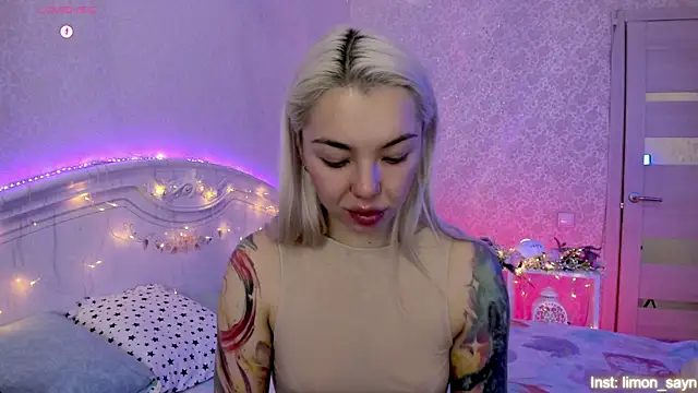 LillyMoure  online show from 11, 11, 2025