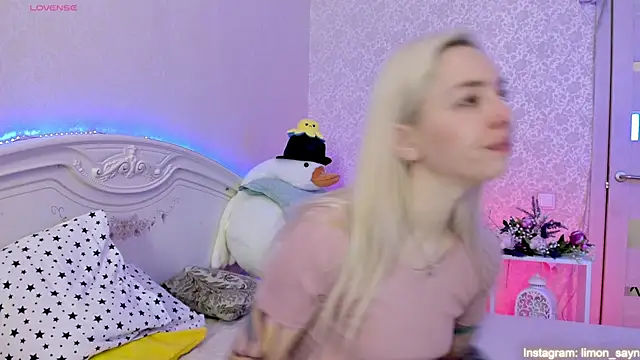 LillyMoure  online show from 9, 3, 2025