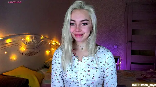 LillyMoure  online show from 28, 3, 2026