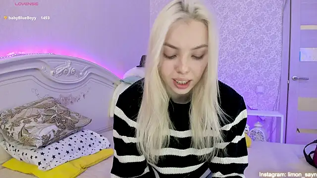 LillyMoure  online show from 7, 3, 2025