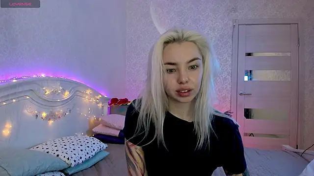 LillyMoure  online show from 6, 10, 2025