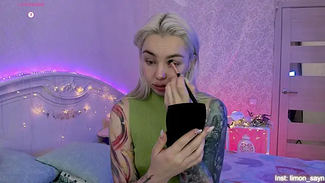 LillyMoure  online show from 2, 11, 2025